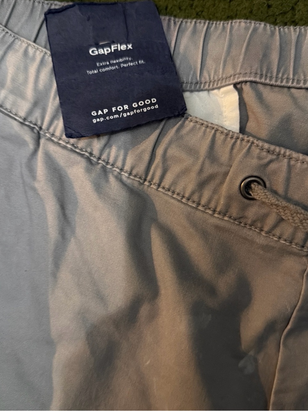 GAP Men's GapFlex Joggers in Light Gray